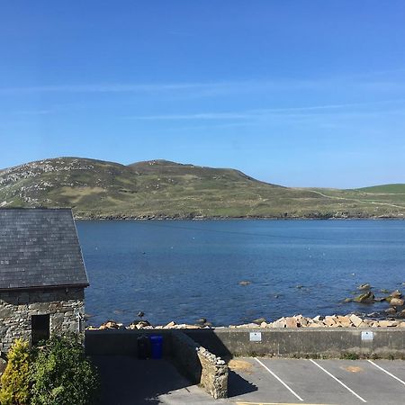 The Pier Bar , Cleggan Bed & Breakfast エクステリア 写真