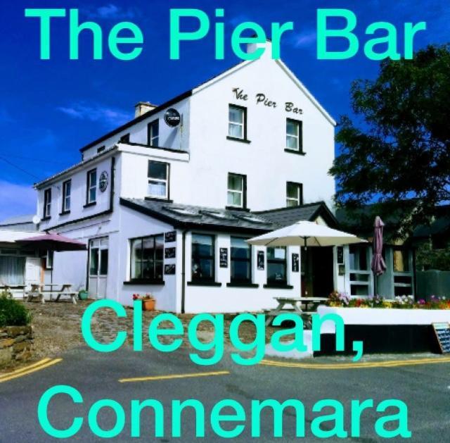 The Pier Bar , Cleggan Bed & Breakfast エクステリア 写真