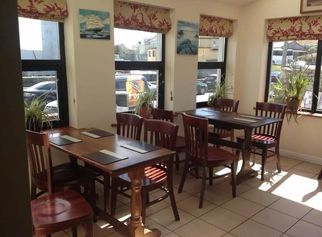 The Pier Bar , Cleggan Bed & Breakfast エクステリア 写真