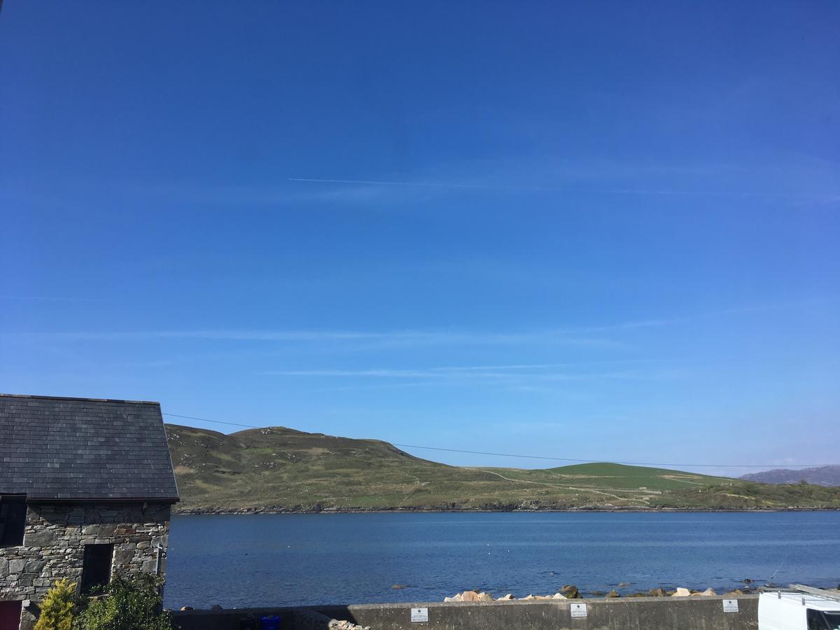 The Pier Bar , Cleggan Bed & Breakfast エクステリア 写真