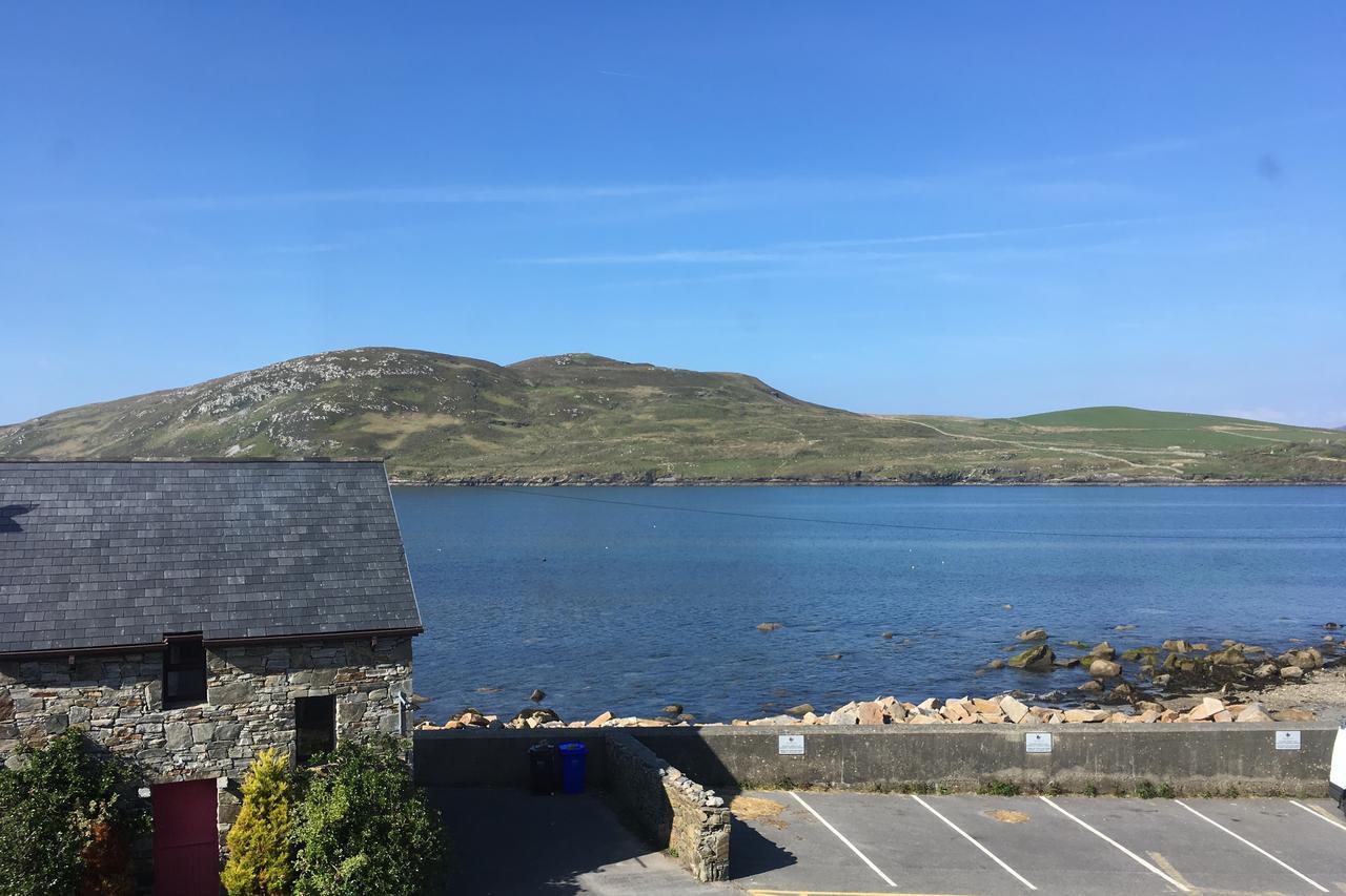 The Pier Bar , Cleggan Bed & Breakfast エクステリア 写真